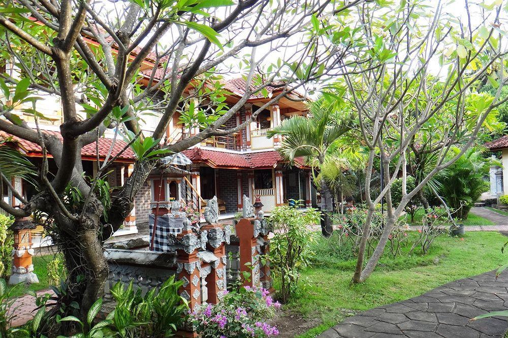 Lovina Beach Hotel Exterior photo