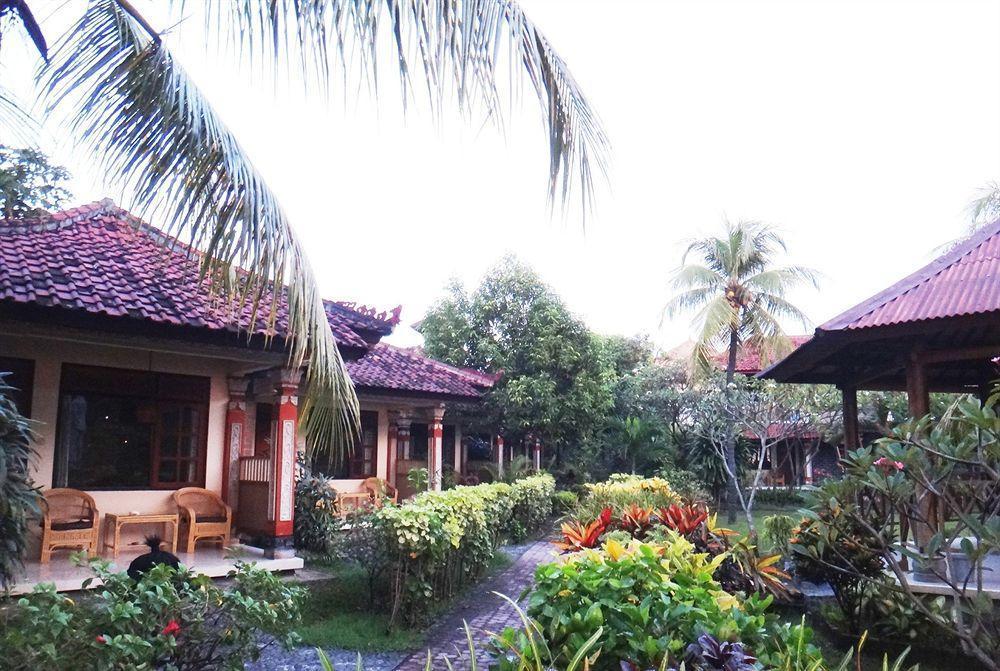 Lovina Beach Hotel Exterior photo