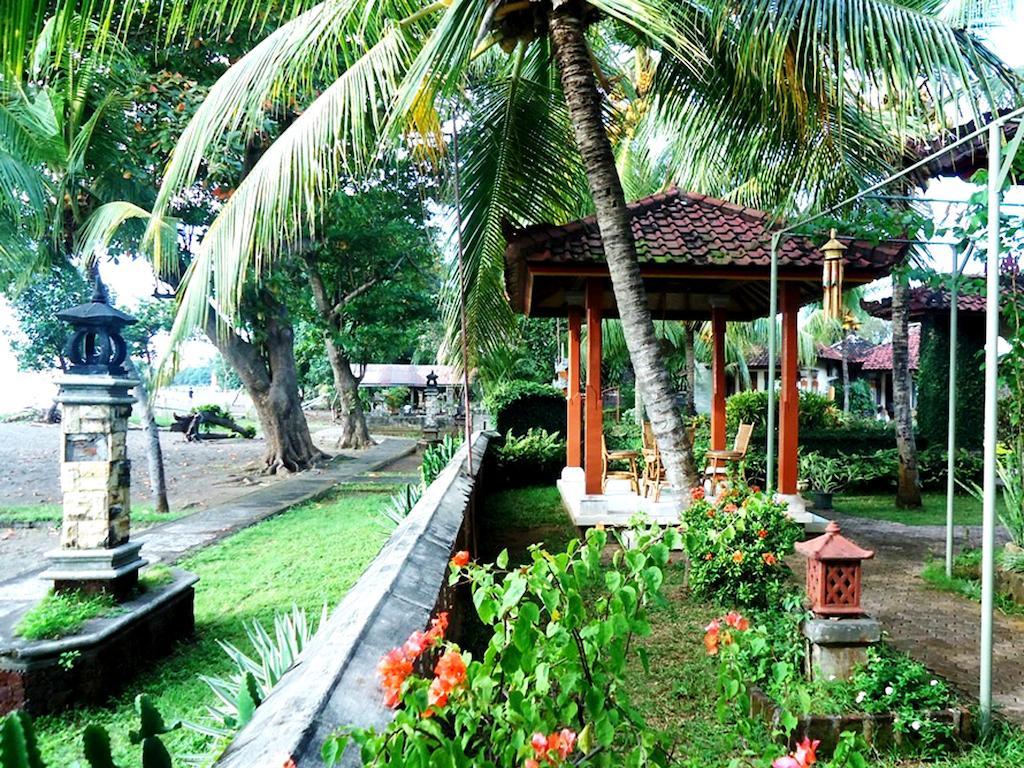 Lovina Beach Hotel Exterior photo