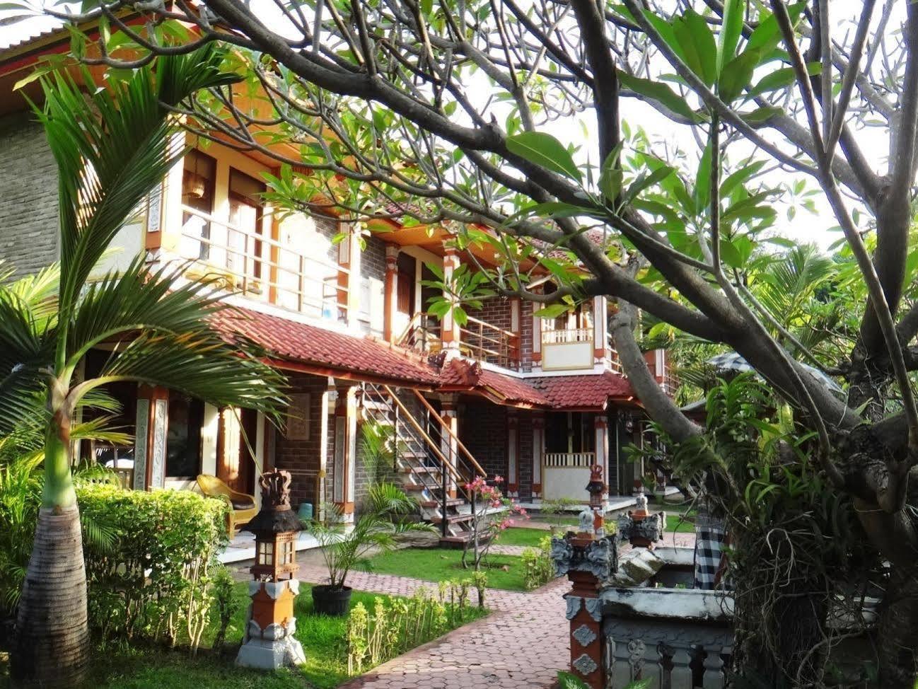 Lovina Beach Hotel Exterior photo