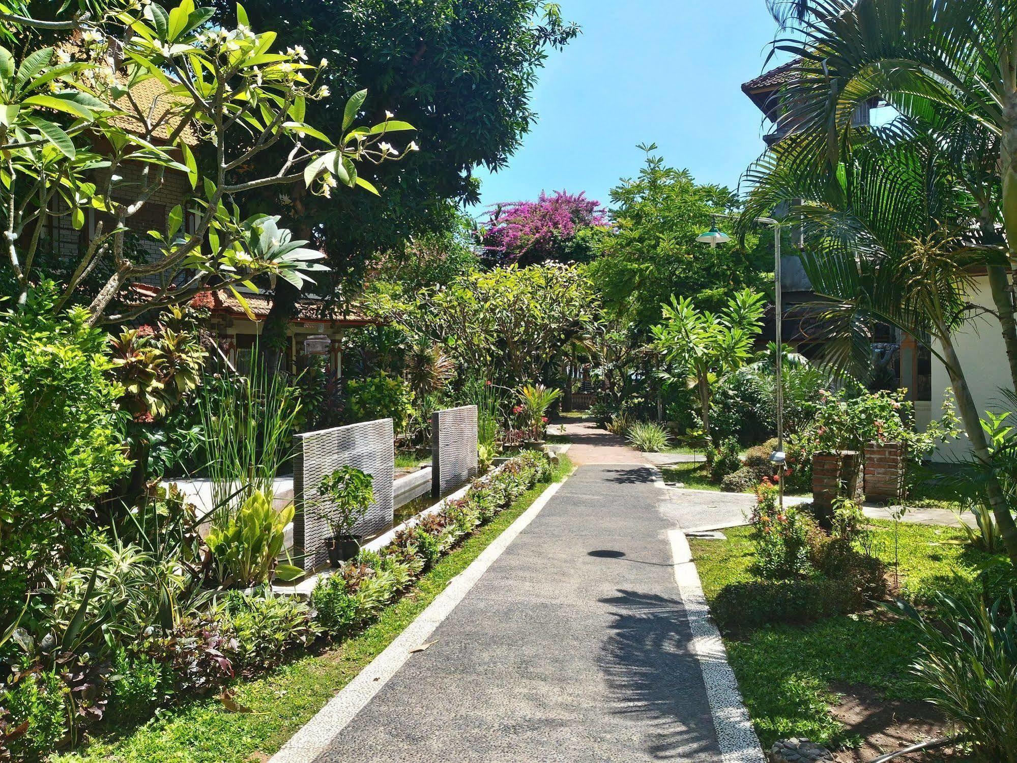 Lovina Beach Hotel Exterior photo