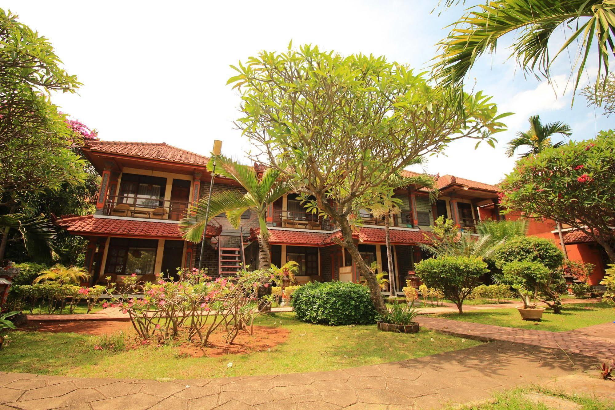 Lovina Beach Hotel Exterior photo