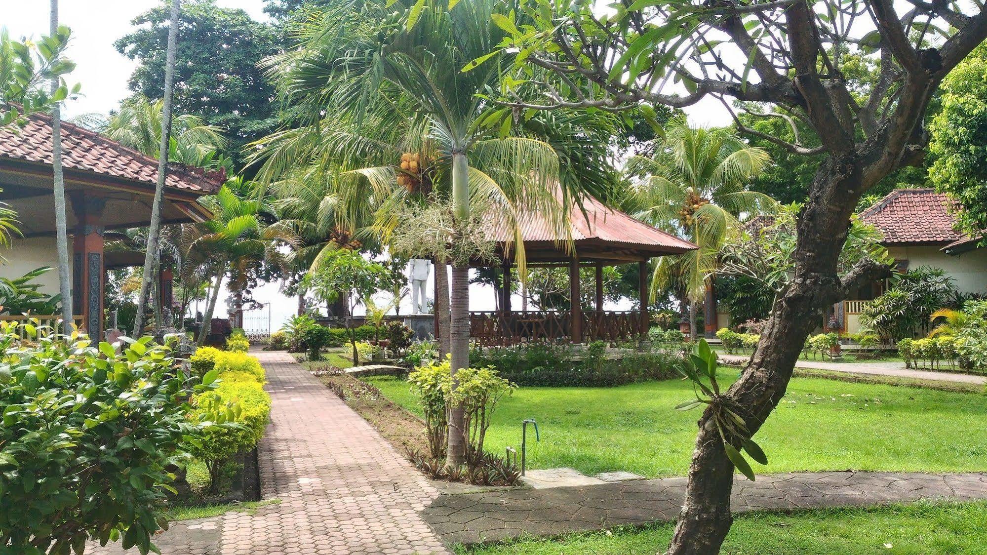 Lovina Beach Hotel Exterior photo